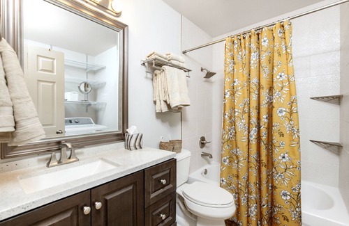 Bayshore - Klatt House | NEW Charming South Anchorage Retreat - Quiet and Close to Shopping, Restaurants