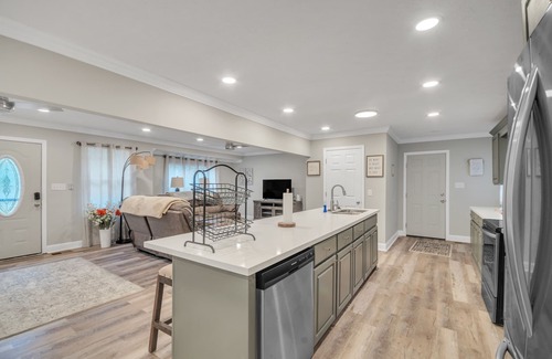 Clinton House | NEW! Charming Southern Retreat Near Historic Downtown
