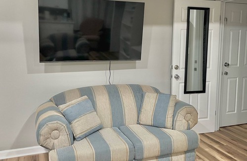 Fayetteville House | NEW✯Cheerful & Spacious Studio W/Private Entrance