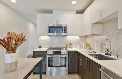 Broadway House | NEW! Chic Capitol Hill Townhome w/Views, Walkable