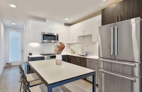 Broadway House | NEW! Chic Capitol Hill Townhome w/Views, Walkable