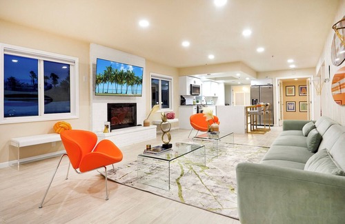 Racquet Club Estates House | New Chic Remodel w/Heated Pool, Jacuzzi, Mini Golf, Bikes, Dry Bar, Coffee Bar