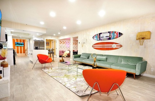 Racquet Club Estates House | New Chic Remodel w/Heated Pool, Jacuzzi, Mini Golf, Bikes, Dry Bar, Coffee Bar