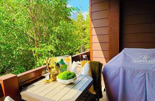 Cougar Creek Condo | *NEW* Chic Remodelled | 2HOT TUBS | Top Rated Resort | MINUTES TO BANFF