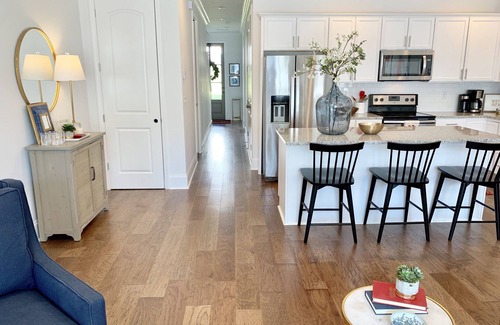 Oxford Condo | New, clean, and spacious 3 br/3 .5 ba Oxford condo!