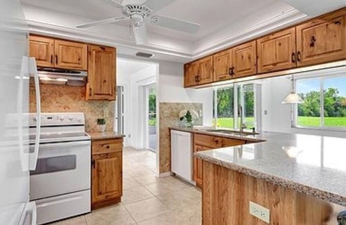 North Naples House | New, clean and spacious house in Central Naples, close to beach, Pet friendly!