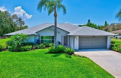 North Naples House | New, clean and spacious house in Central Naples, close to beach, Pet friendly!