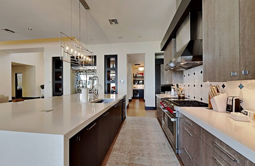 South Scottsdale House | *NEW* Close to Old Town Scottsdale with heated, covered pool in coveted PV Farms
