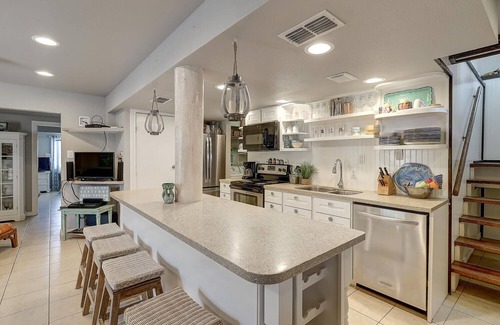 Shibui Sands House | New Coastal Container Home! Close to the beach, private pool!