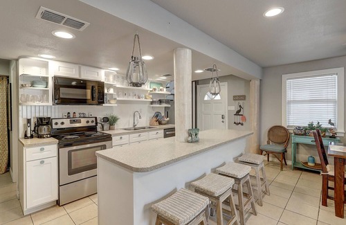Shibui Sands House | New Coastal Container Home! Close to the beach, private pool!