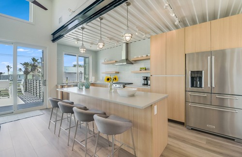 Shibui Sands House | New Coastal Container Home! Pet friendly, Pool, walking distance to the beach