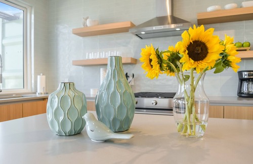 Shibui Sands House | New Coastal Container Home! Pet friendly, Pool, walking distance to the beach