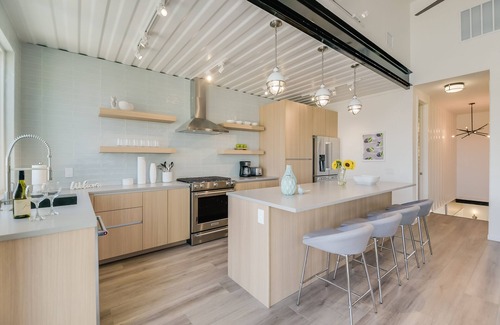 Shibui Sands House | New Coastal Container Home! Pet friendly, Pool, walking distance to the beach