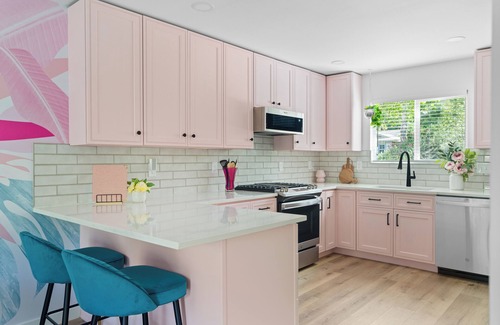 Austin House | NEW Colorful, IG Worthy Dreamhouse - Sleeps 8