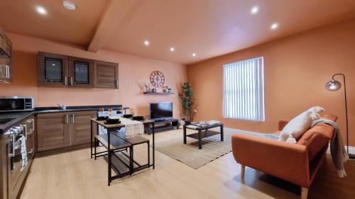 Birmingham City Centre Apartment | New Colourful & Spacious 2 Bedroom Apartment in Central Birmingham with Free Wifi, Parking and Keyless Access