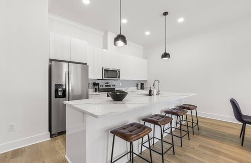 Tampa House | NEW! Columbus Cove - Luxury Tampa Townhome with 85 Inch TV, Game Room, Patio