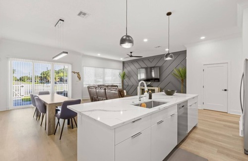 Tampa Villa | NEW! Columbus Cove | Modern, Newly Built Townhome In The Heart of Tampa