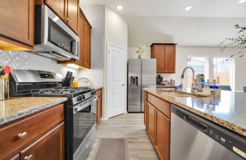 Houston House | New Comfortable 4 Bedroom Home in Houston, TX