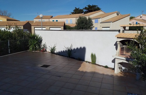 Portiragnes-Plage House | NEW! Comfortable villa 500m from the beach, Air conditioning, WIFI, residence with swimming pool