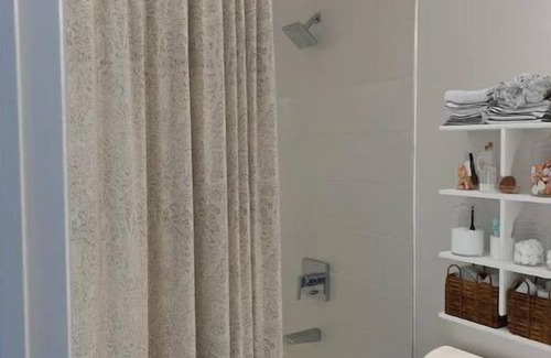 Collingwood Condo | NEW Condo 2 bedroom furnished 2 bathroom.nn