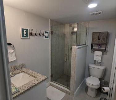 Iona Apartment | NEW condo! Just 15 min to Ft Myers and Sanibel beach! Great Location!