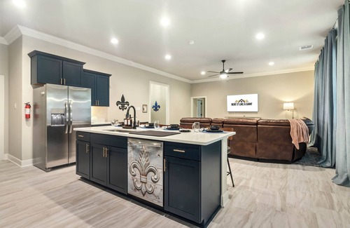 Lake Charles House | New Const 3 King Beds