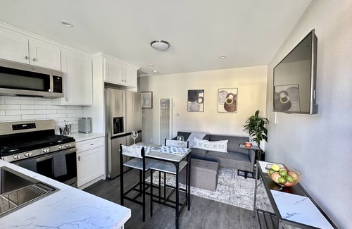 Park Mesa Heights Cottage | New Construction fully furnished cottage home in Central LA, near SoFi Stadium.