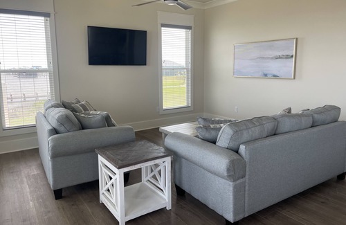 Hackberry House | New Construction Hackberry Getaway-4BR, Sleeps 9, On the Water