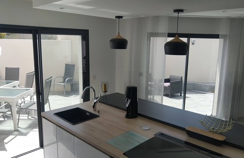 Lancon-Provence Villa | New contemporary villa with pool 15 min from Aix, 20 min from Marseille