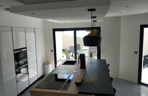 Lancon-Provence Villa | New contemporary villa with pool 15 min from Aix, 20 min from Marseille