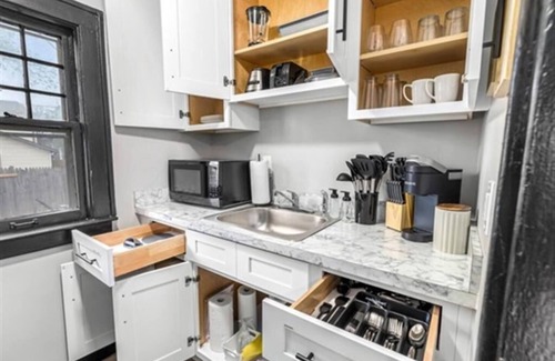 Hazel Park Apartment | New! Contemporary 1BR Haven, Private & Pristine