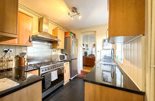 Canterbury House | NEW Cossington House - City Centre 3 Bedroom Home