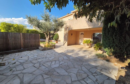 Gallargues-le-Montueux Villa | NEW- cosy family home