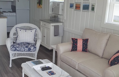 Maple City Cottage | "New Cottage" at Dunn's Farm on the Shores of Beautiful Glen Lake