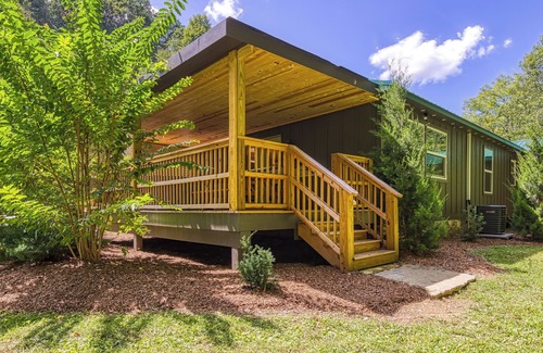 Gatlinburg - Pigeon Forge Cottage | New Cottage in Gatlinburg! Sleep Creek Cottage