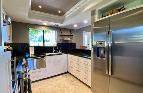 Rancho Mirage Cottage | NEW! COTTAGE on the GREEN, one-of-a-kind garden home with 2+ primary suites. Managed by Greenday.