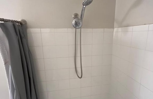 Lawrenceville House | New Cozy 1 Califonia King Size Bed with Small sitting Area & Private Bathroom wit Private Entrance! With Free Parking outside Unit! 45 mins away from Airport!