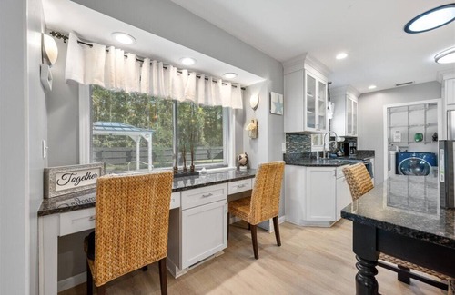 Lincolnville House | New! Cozy 4bd with pool in Summerville