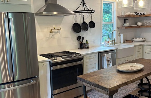 South Londonderry House | New! Cozy 4bedroom autumn and winter retreat in the heart of S. Londonderry, VT