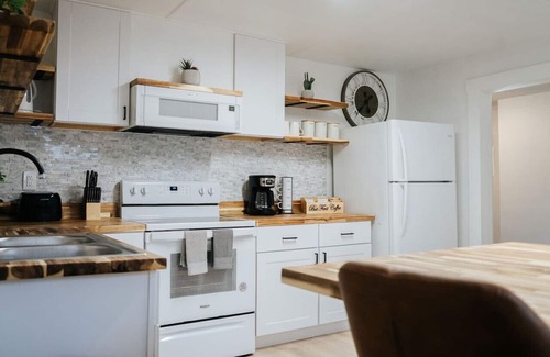 Laconia Apartment | NEW Cozy and Modern unit with HOT TUB