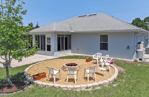 North Port House | NEW! Cozy Gem near Mineral Springs & Beaches