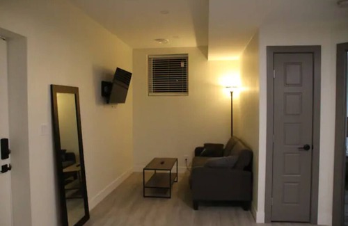 Saskatoon Downtown Apartment | NEW Cozy Modern Full Basement Suite (Mins To DT)