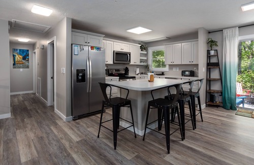 Brevard House | New! Cozy Mountain Retreat near Pisgah Forest & DownTwn. Pet Friendly/Game Room!