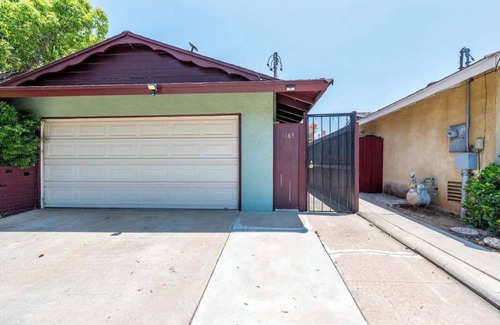 Allied Gardens House | NEW Cozy retreat with large yard and Jacuzzi!
