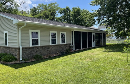 St. Leonard House | New! Cozy River Cottage with great views of the water!