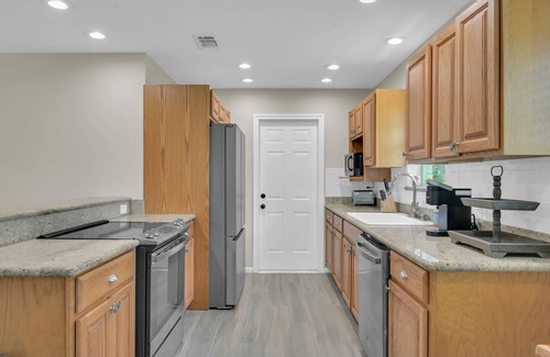 Grogan's Mill House | NEW! Cozy Single Story 3BR in The Woodlands | Pet Friendly, Yard, Workspace, Great Location