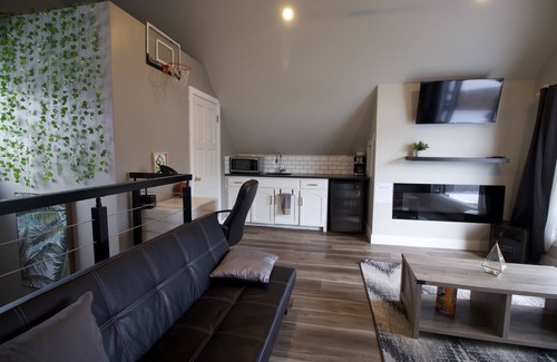 Saskatoon Apartment | NEW Cozy Studio Loft w/Private Rooftop Patio