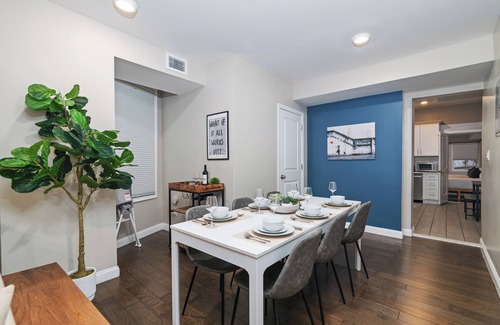 McGinley Square House | NEW! COZY Urban Oasis 4 BR 3 BA near NYC+Parking