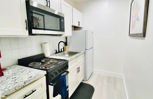 Deerfield Beach House | New! Cozy XL Studio; Pool; 5 mins from beach