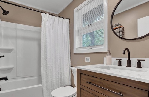 Albrightsville Cabin | New! Creek/lakeview/ kids play area/Arcade/Hottub